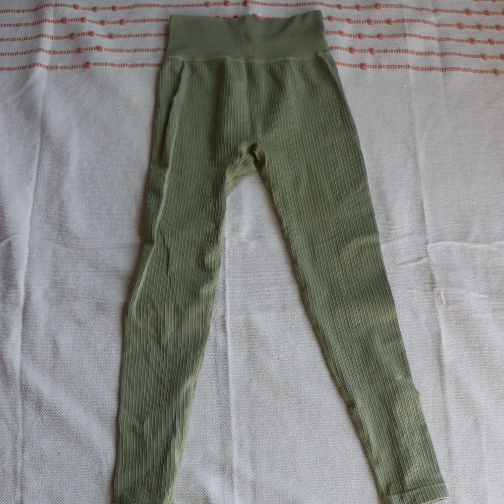 Aura light green leggings